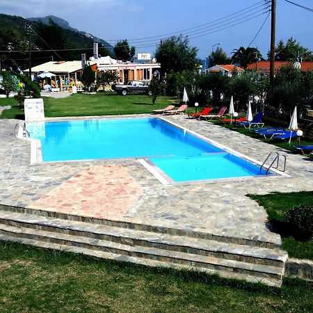 Aggelos Family Hotel Мораитика Екстериор снимка