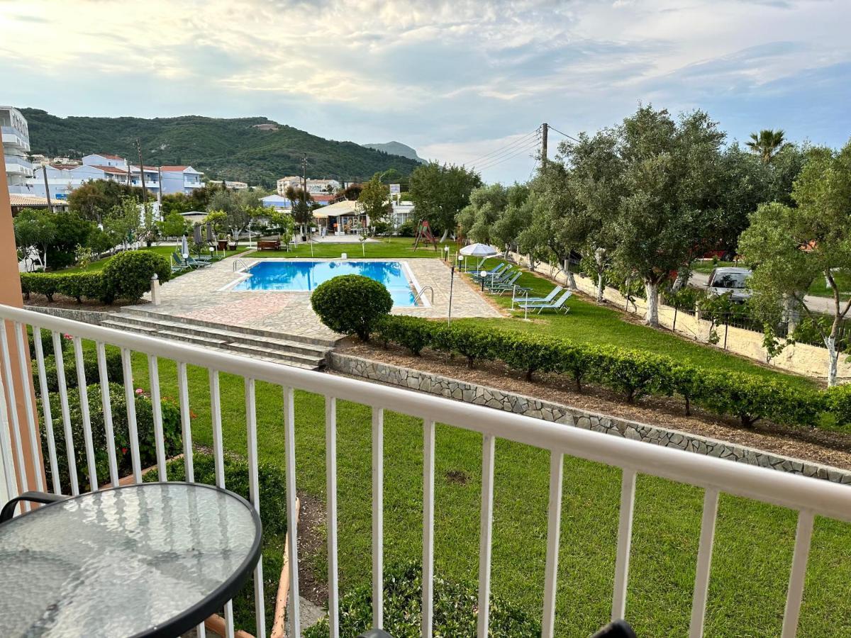 Aggelos Family Hotel Мораитика Екстериор снимка
