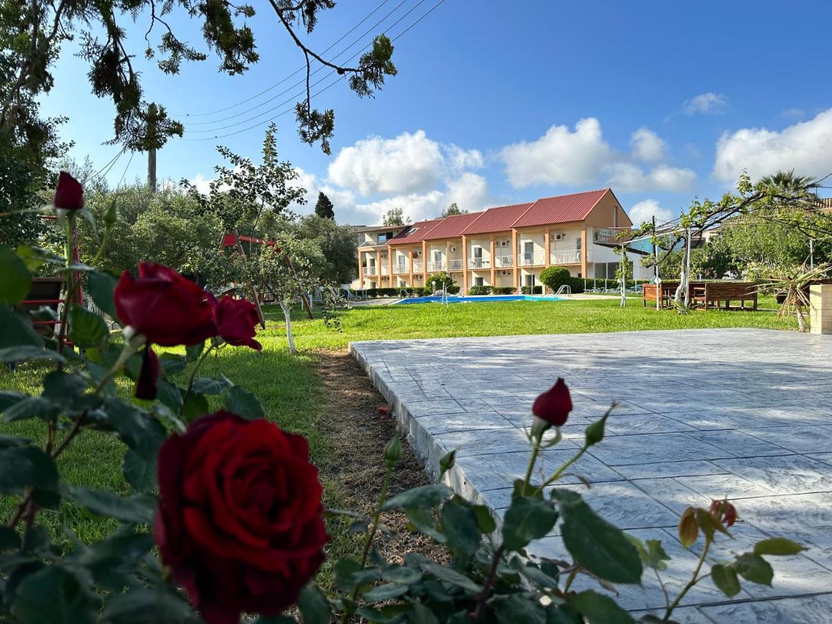 Aggelos Family Hotel Мораитика Екстериор снимка