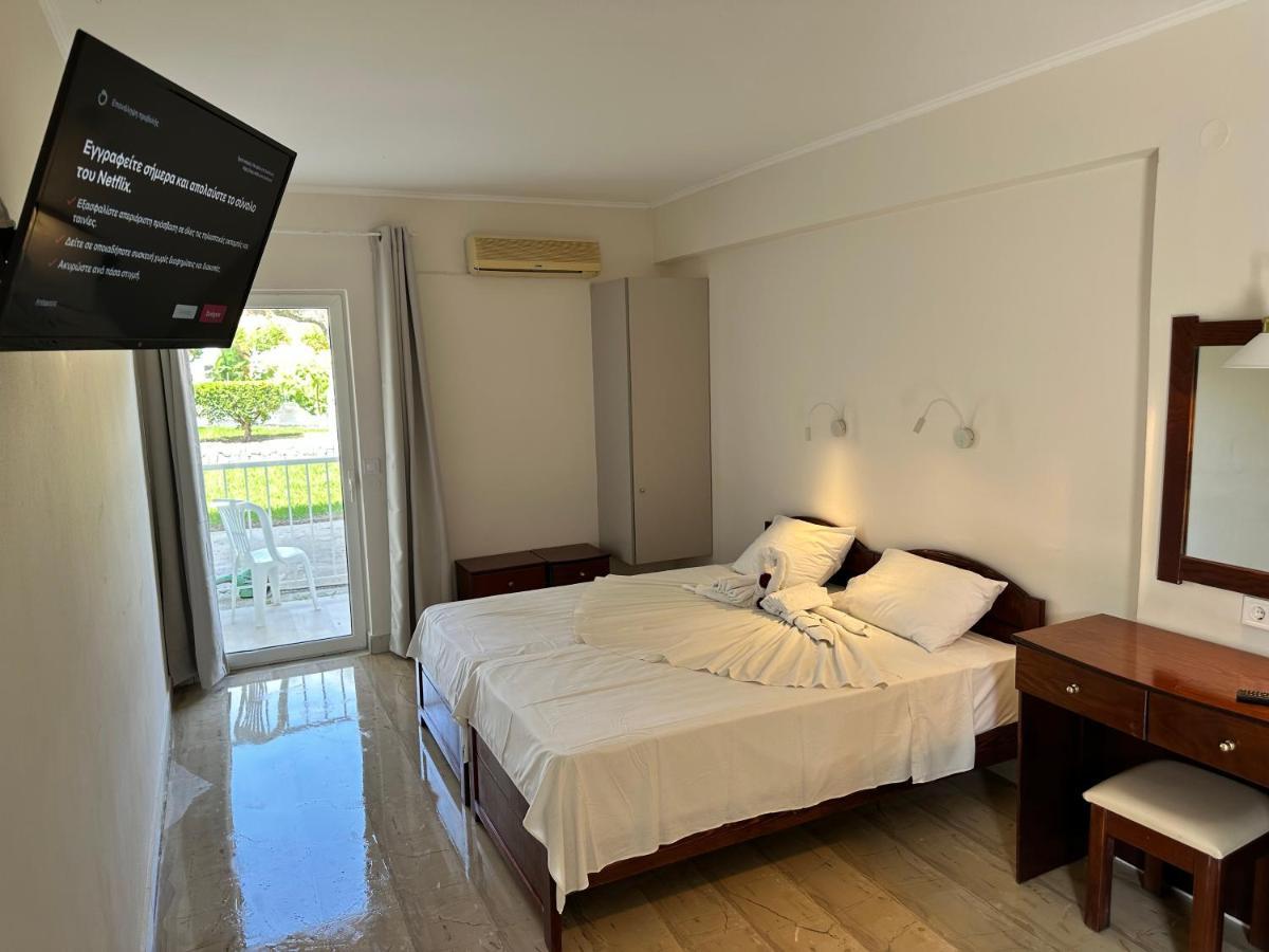 Aggelos Family Hotel Мораитика Екстериор снимка