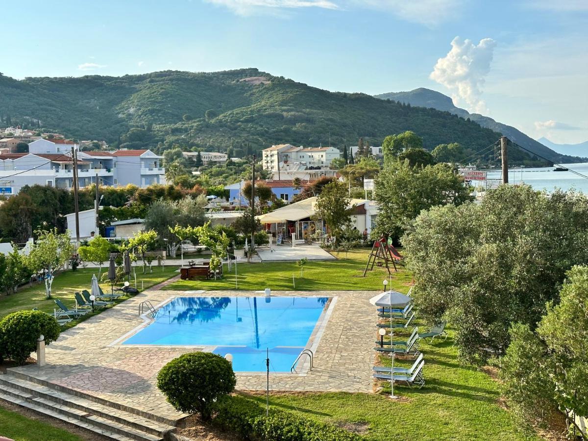 Aggelos Family Hotel Мораитика Екстериор снимка