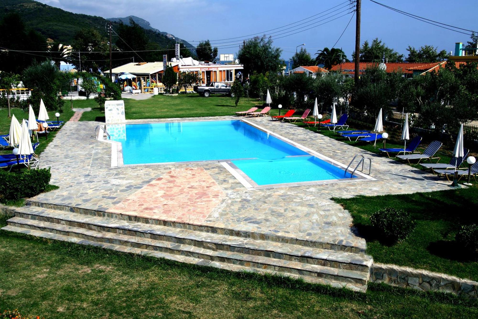 Aggelos Family Hotel Мораитика Екстериор снимка
