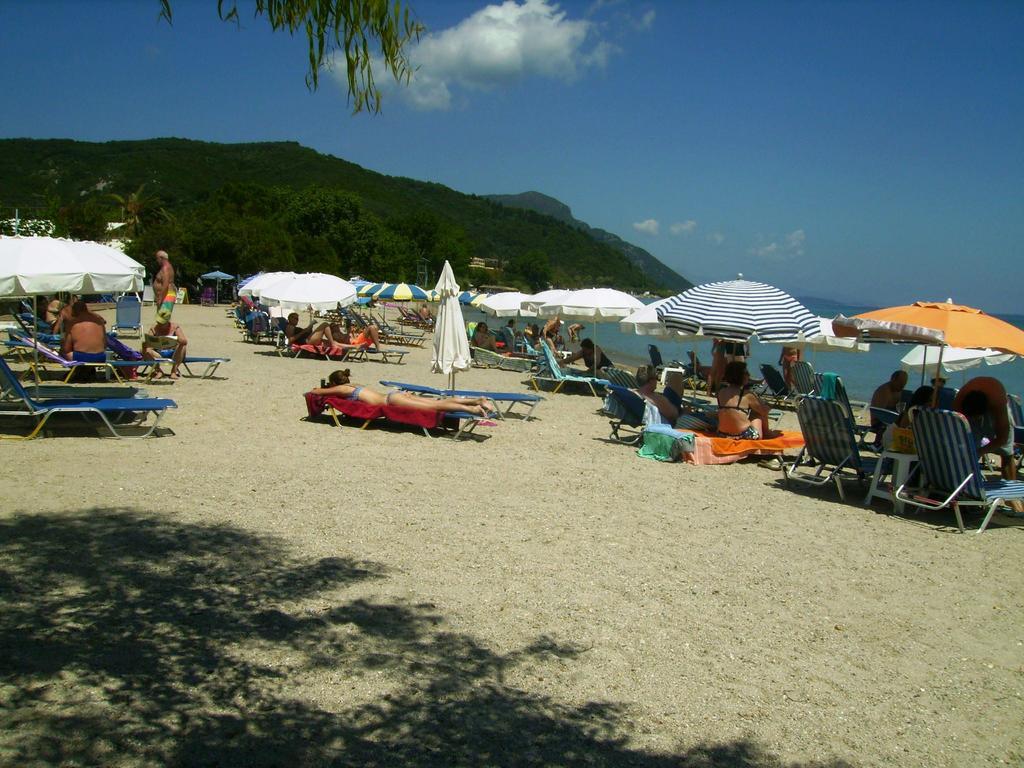 Aggelos Family Hotel Мораитика Екстериор снимка