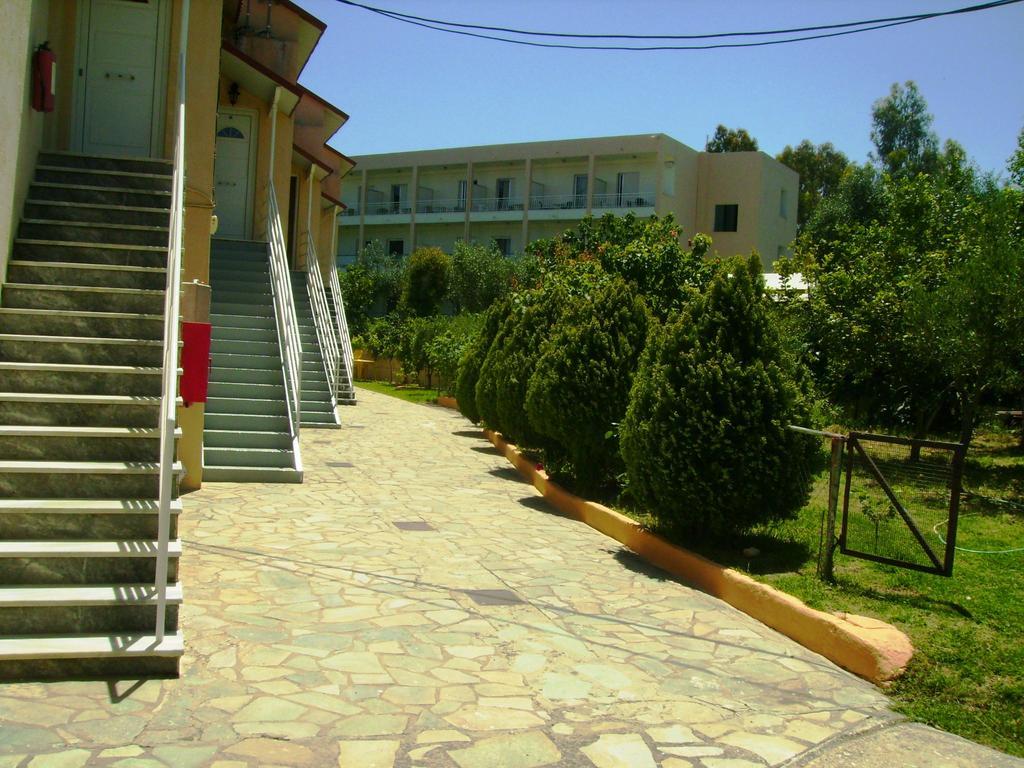 Aggelos Family Hotel Мораитика Екстериор снимка