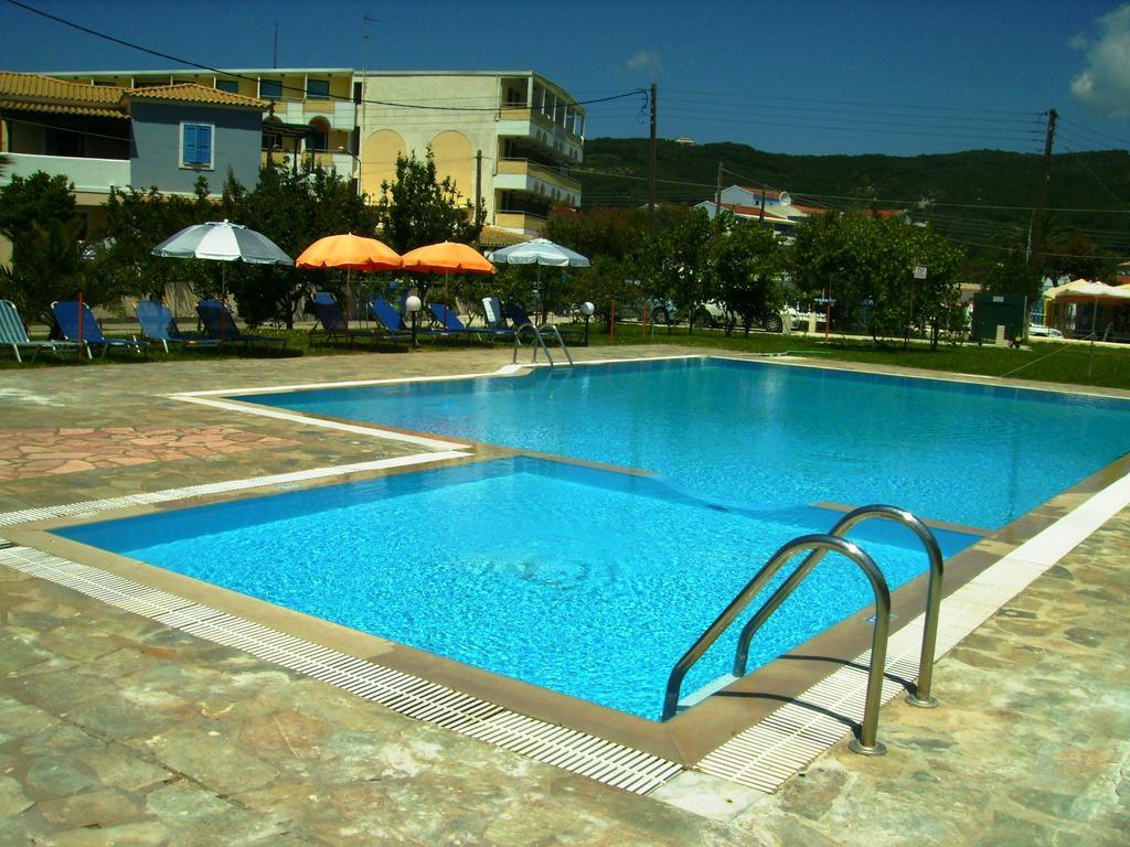 Aggelos Family Hotel Мораитика Екстериор снимка