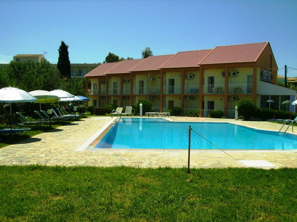 Aggelos Family Hotel Мораитика Екстериор снимка