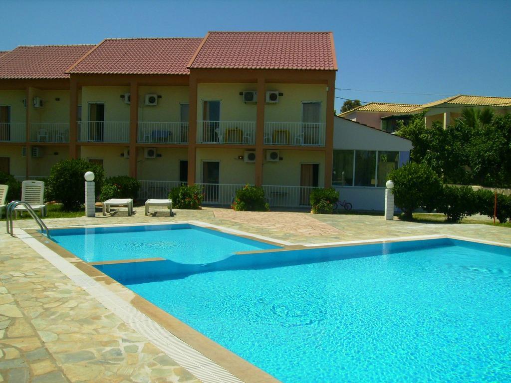 Aggelos Family Hotel Мораитика Екстериор снимка