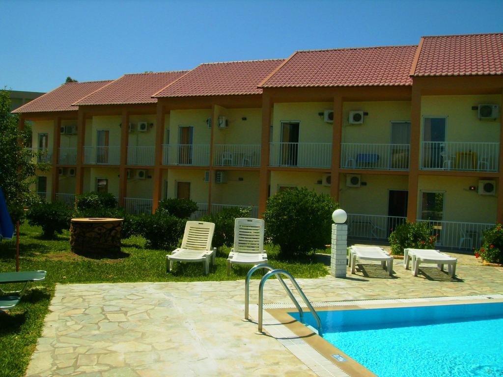 Aggelos Family Hotel Мораитика Екстериор снимка