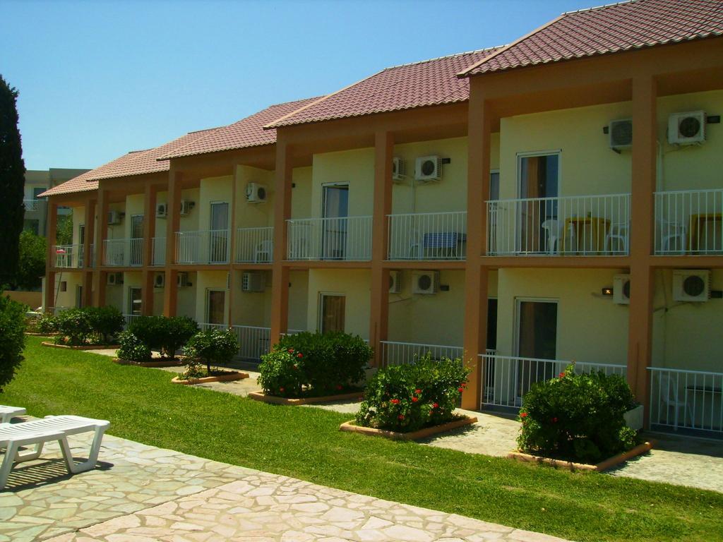 Aggelos Family Hotel Мораитика Екстериор снимка