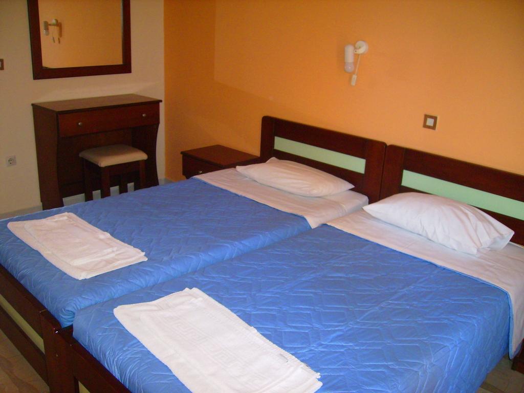 Aggelos Family Hotel Мораитика Екстериор снимка