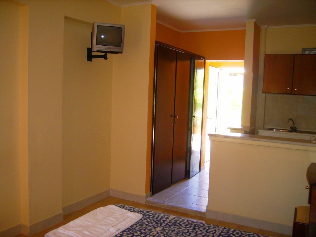 Aggelos Family Hotel Мораитика Екстериор снимка