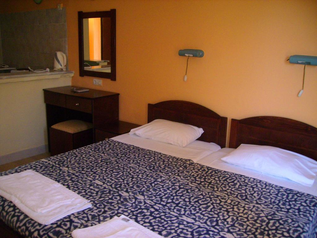 Aggelos Family Hotel Мораитика Екстериор снимка