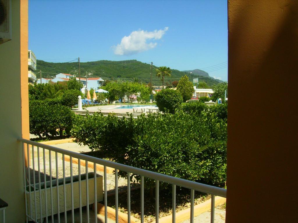 Aggelos Family Hotel Мораитика Екстериор снимка