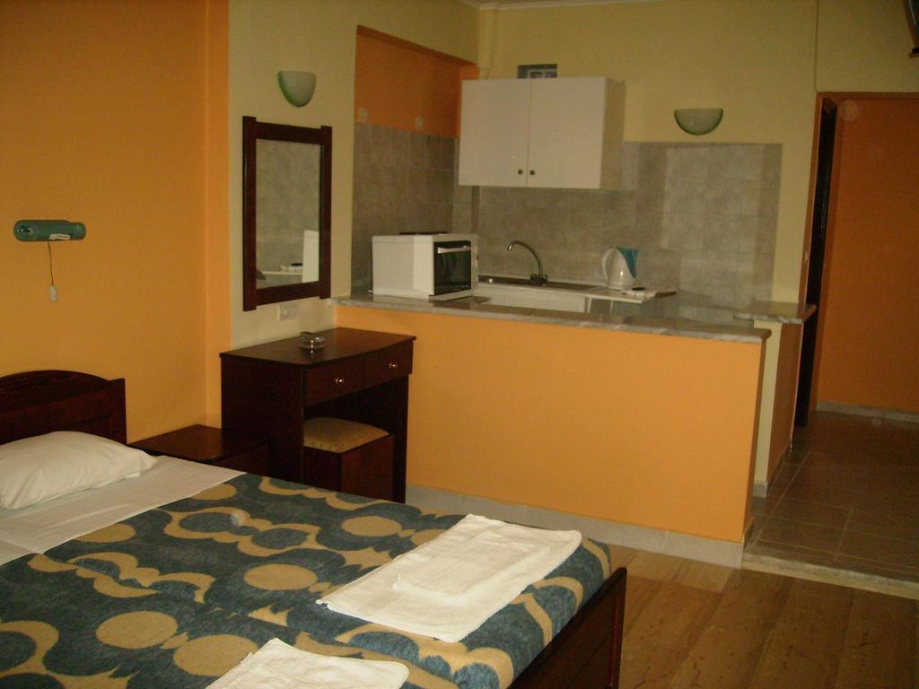 Aggelos Family Hotel Мораитика Екстериор снимка