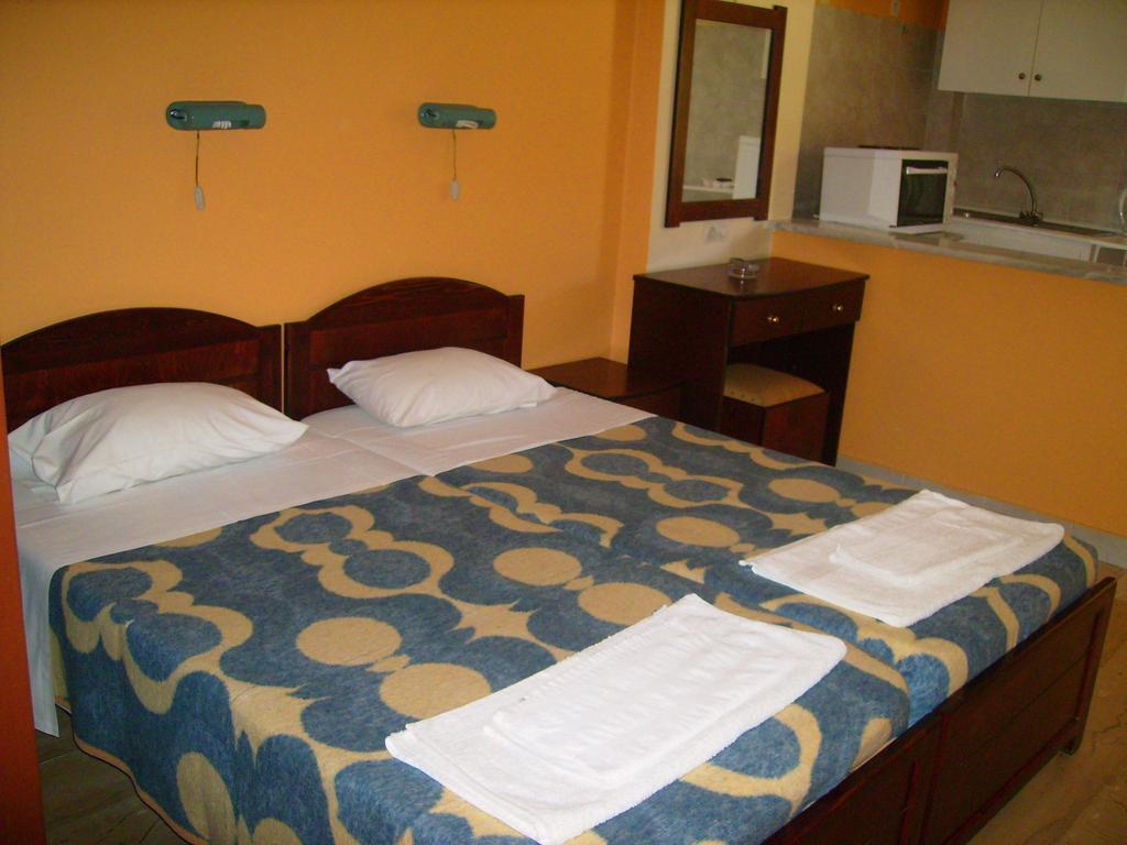 Aggelos Family Hotel Мораитика Екстериор снимка