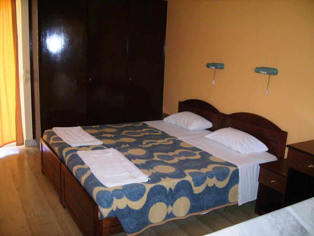 Aggelos Family Hotel Мораитика Екстериор снимка