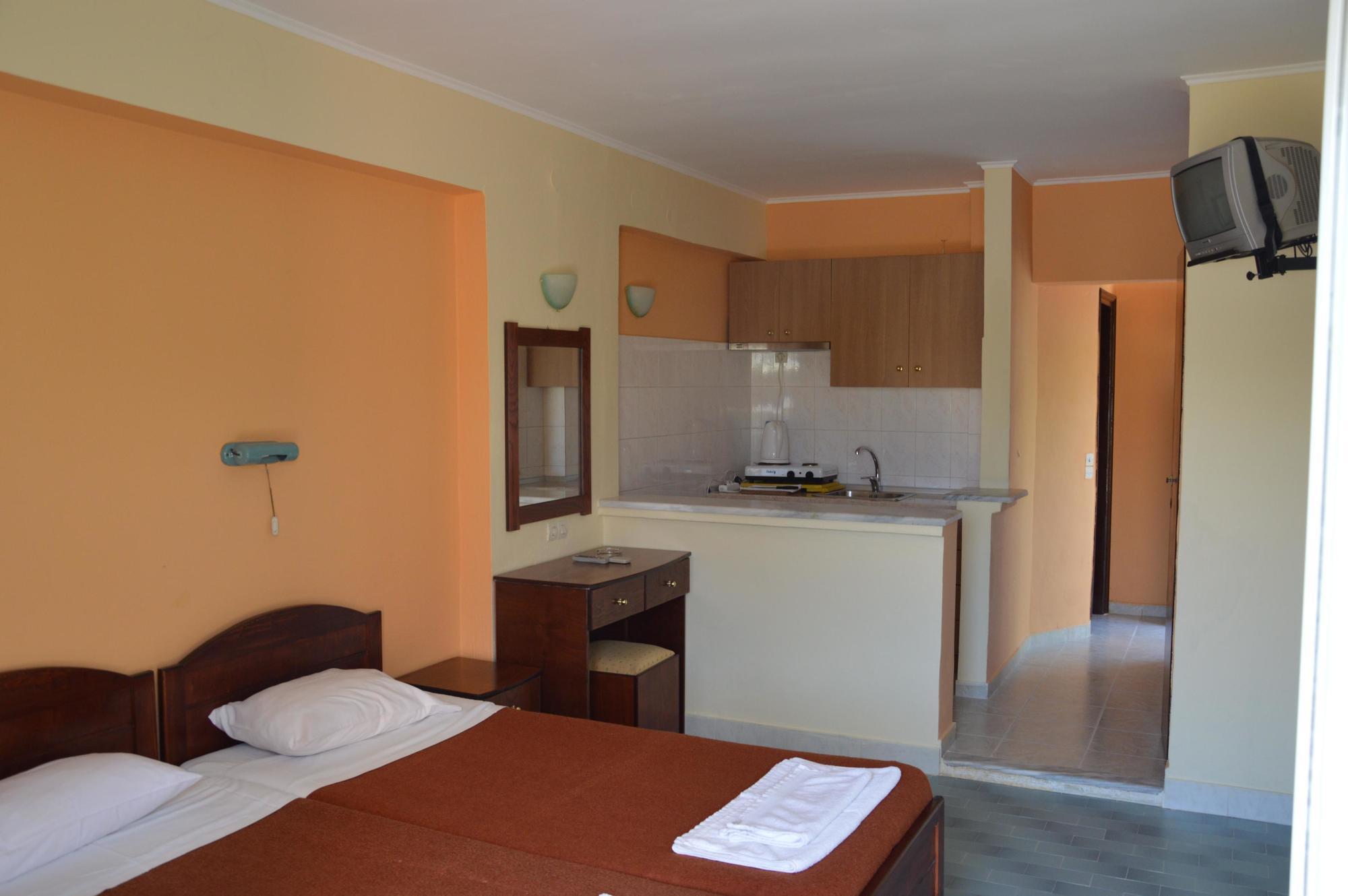 Aggelos Family Hotel Мораитика Екстериор снимка