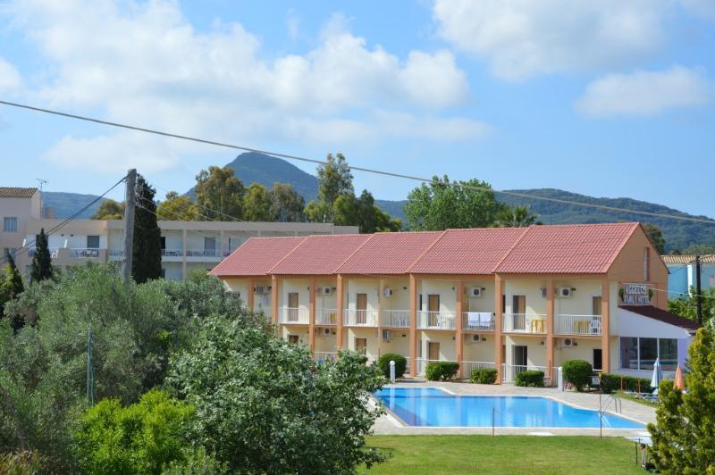 Aggelos Family Hotel Мораитика Екстериор снимка